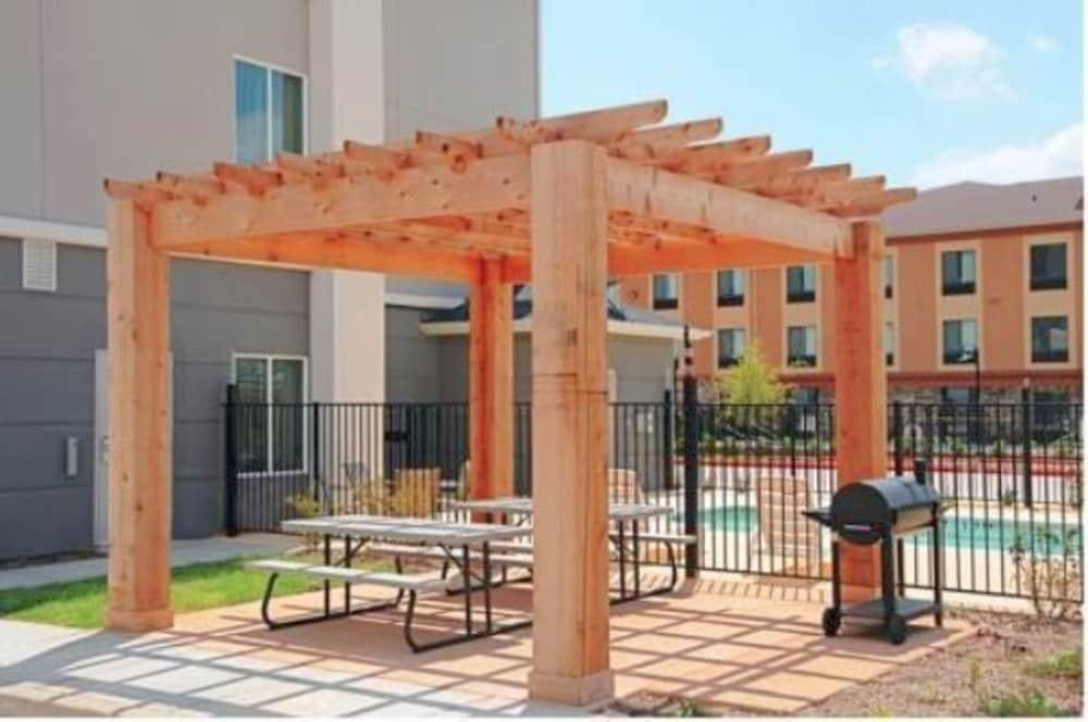 Days Inn & Suites By Wyndham Mineral Wells Экстерьер фото