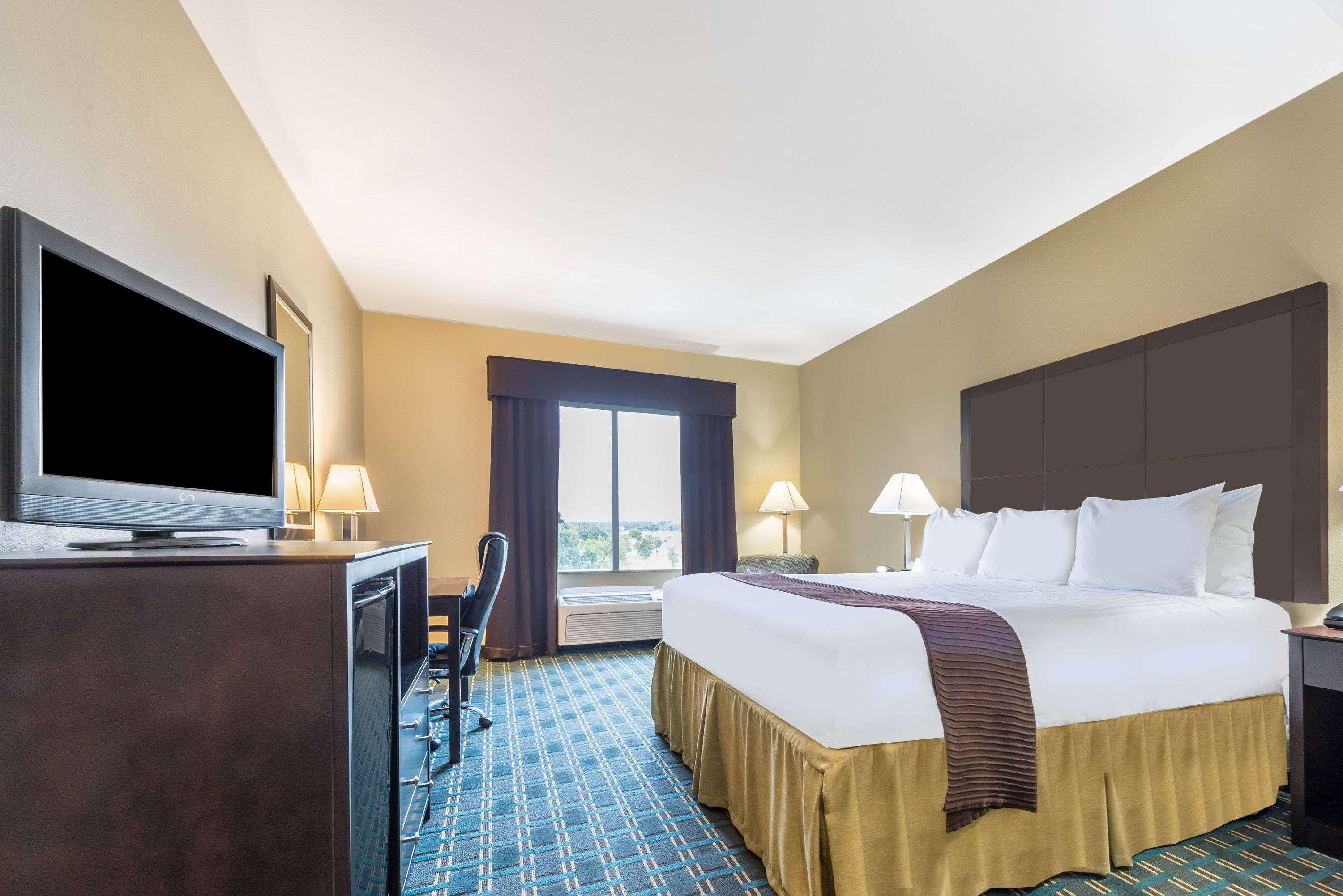 Days Inn & Suites By Wyndham Mineral Wells Экстерьер фото