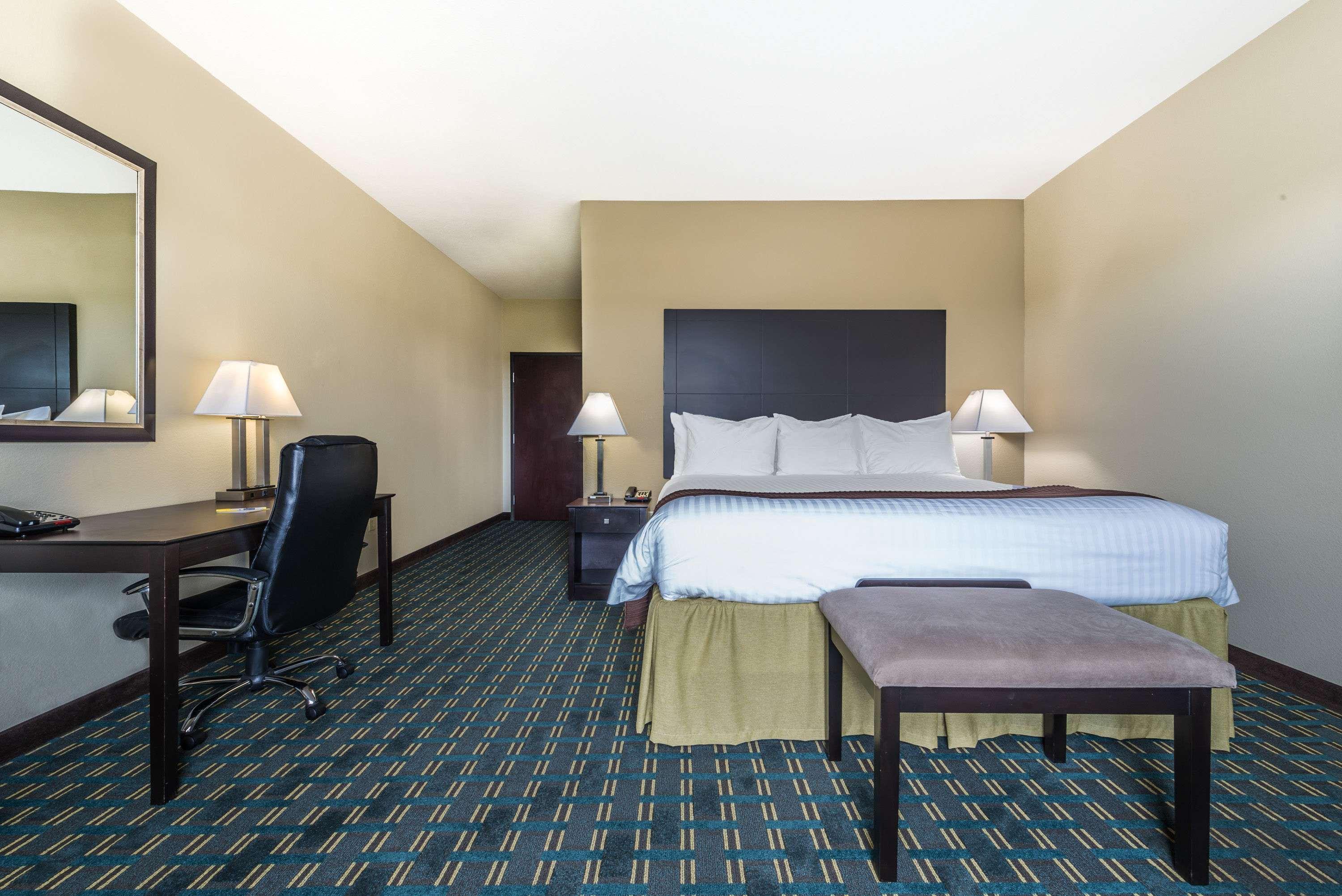 Days Inn & Suites By Wyndham Mineral Wells Экстерьер фото