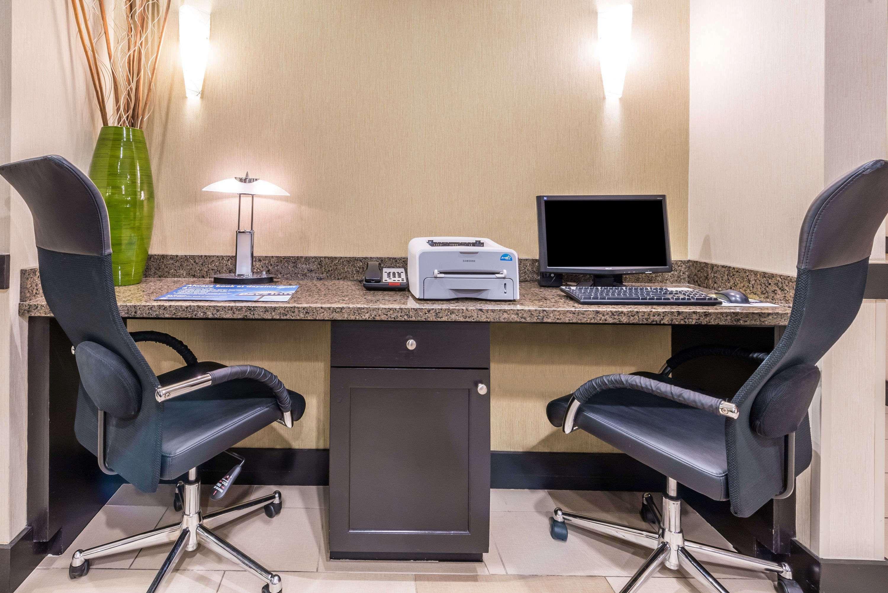 Days Inn & Suites By Wyndham Mineral Wells Экстерьер фото