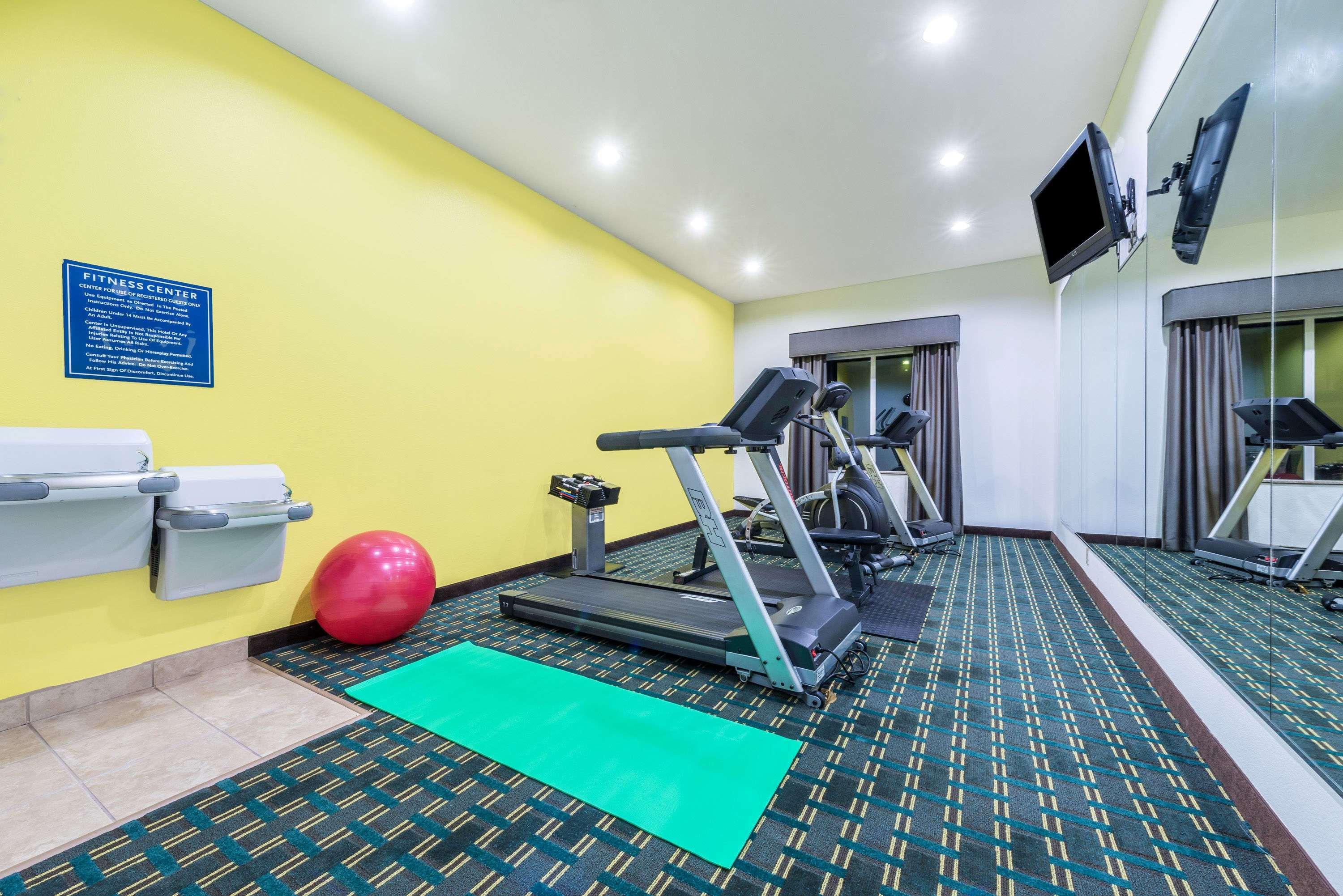 Days Inn & Suites By Wyndham Mineral Wells Экстерьер фото