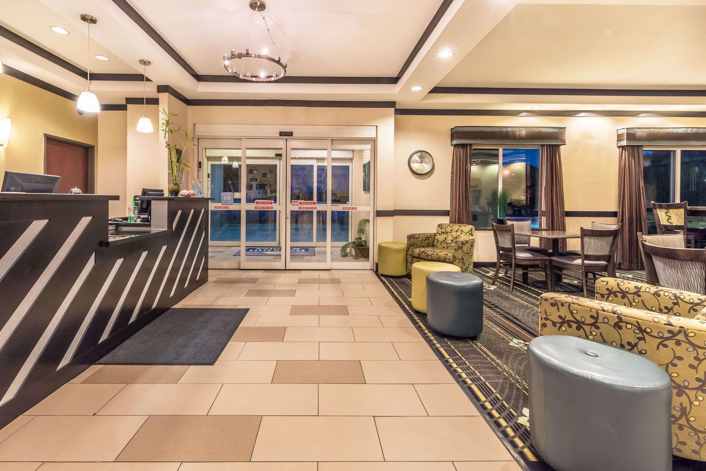 Days Inn & Suites By Wyndham Mineral Wells Экстерьер фото
