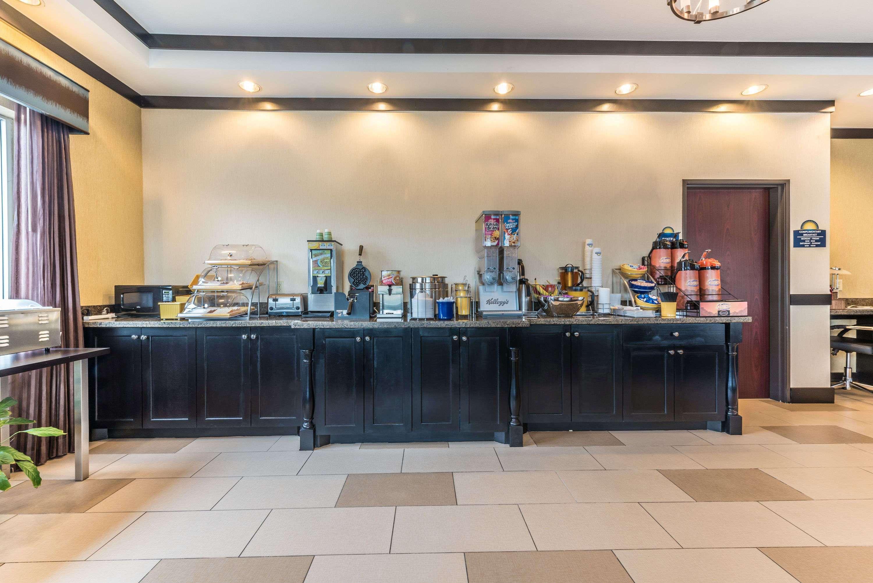 Days Inn & Suites By Wyndham Mineral Wells Экстерьер фото